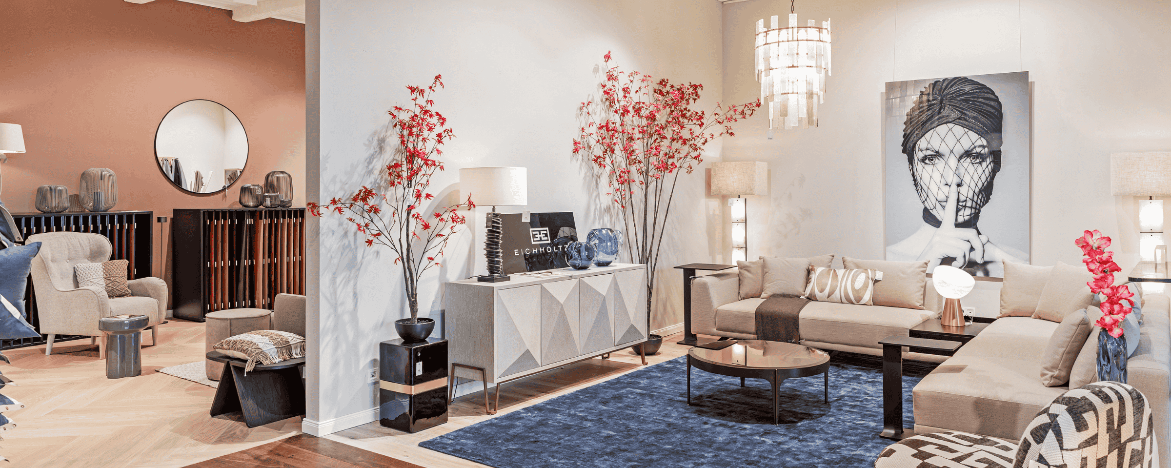 Blick in die Ausstellung von STARK Home mit World of eichholtz